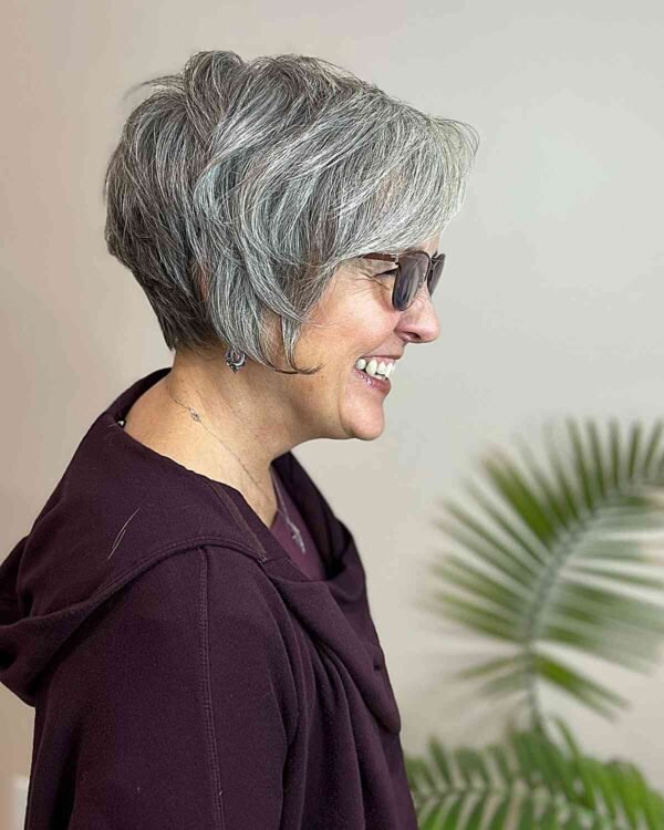 Asymmetrischer Pixie in Grau