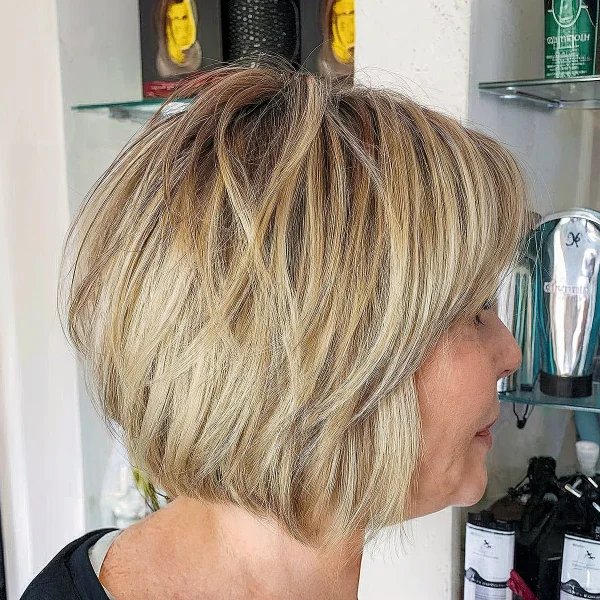 Graduierter Blond-Bob mit Pony