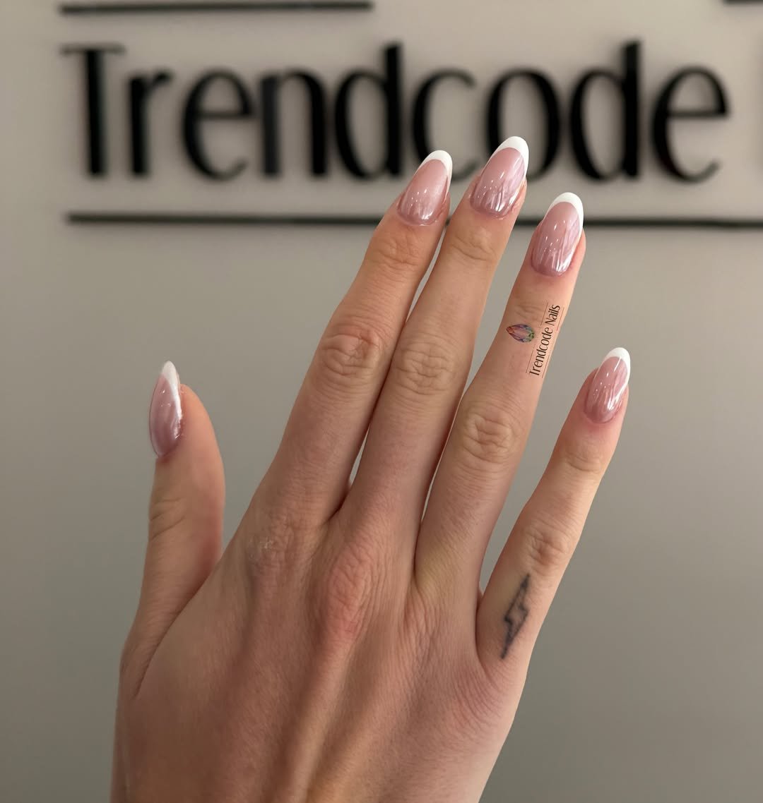 Klassische weiße French Nails