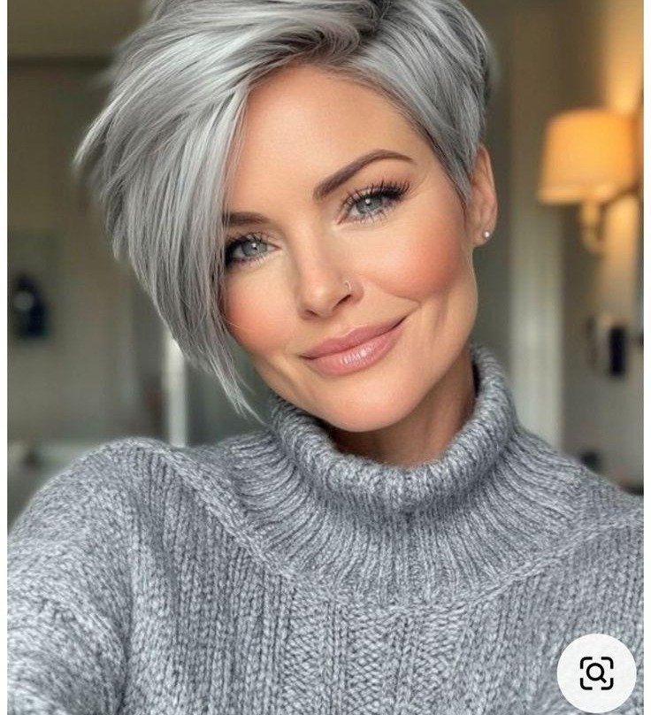 Langer Side-Swept-Pixie in Silber