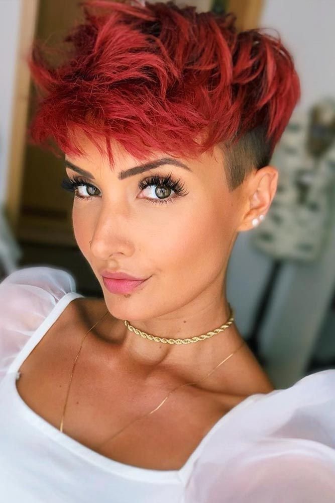 Wildes Erdbeerrot mit Undercut