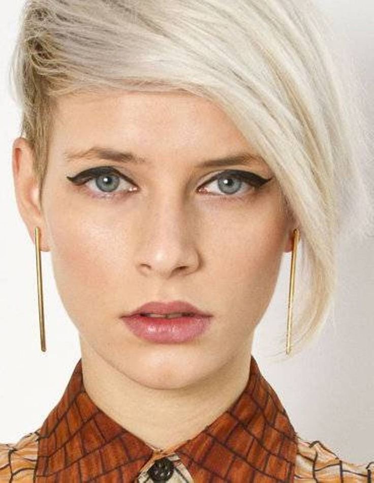 Der asymmetrische Pixie-Bob in Platinblond