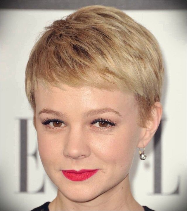Der gestufte Pixie-Cut in Honigblond