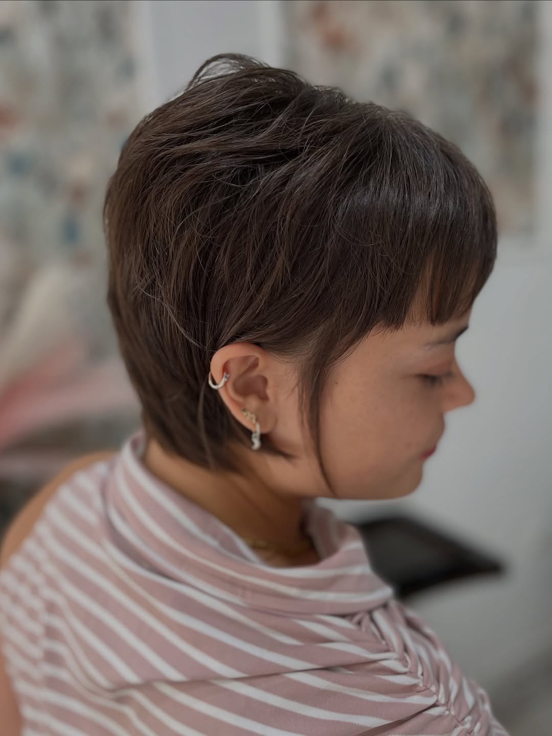 Texturierter Pixie im Seitenprofil